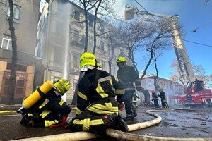 На Канатной в Одессе вспыхнул пожар в доме: погиб спасатель