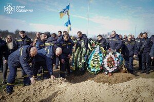 В Одесской области простились со спасателями, погибшими во время повторного ракетного удара 15 марта 