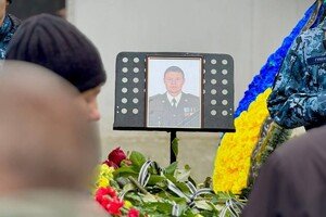 В Одессе попрощались с семьей военных, погибшей в результате атаки 2 марта