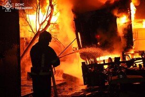 Масштабный пожар на СТО в Одессе: стала известна причина
