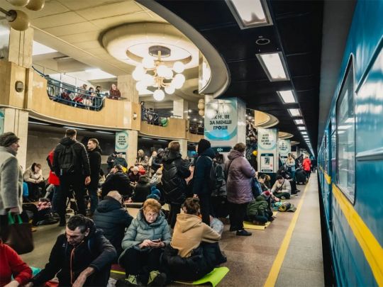 В метро Києва хочуть запровадити ручні металодетектори та заборонити масові заходи: чому кияни проти цього