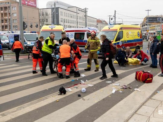 Жахлива ДТП в&nbsp;Польщі: у&nbsp;місті Щецин автомобіль збив на&nbsp;переході 12 людей