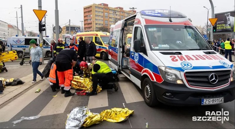 Жахлива ДТП в Польщі: у місті Щецин автомобіль збив на переході 12 людей