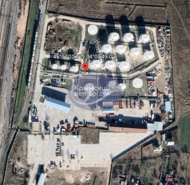 ЗСУ потужно атакували окупований Крим: у Севастополі вражений об'єкт чорноморського флоту, під Сімферополем горіла нафтобаза (фото, відео)