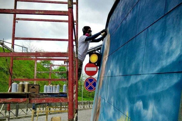 В Одессе дорисовали три стрит-арта 
