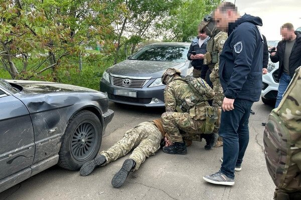 Обещал за взятку оформить инвалидность матери бойца: в Одесской области задержали военнослужащего