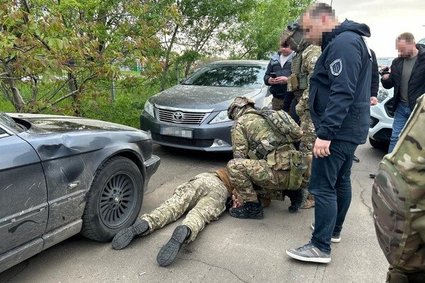 Обещал за взятку оформить инвалидность матери бойца: в Одесской области задержали военнослужащего