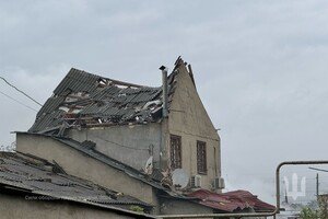 РФ нанесла ракетный удар по частному сектору Одессы: есть разрушения, среди пострадавших трехлетний ребенок (обновлено) РФ нанесла ракетный удар по частному сектору Одессы: есть разрушения, среди пострадавших трехлетний ребенок (обновлено)