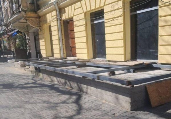 Строит ресторан: в центре Одессы предприниматель испортил 200-летний памятник архитектуры