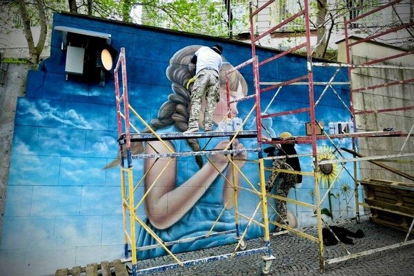 В Одессе дорисовали три стрит-арта 