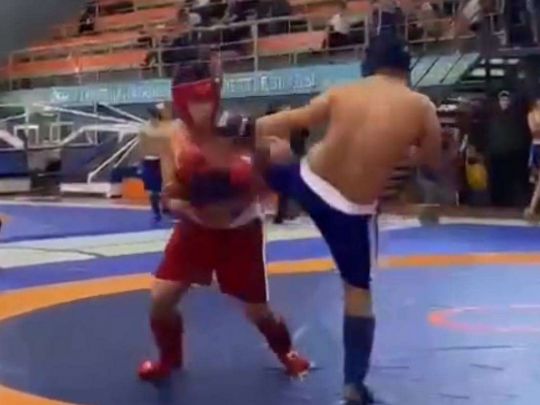 Чемпіон світу з кікбоксингу помер просто під час бою ММА: момент потрапив на відео