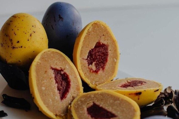 Маково-вишневые и с кокосовой начинкой: какие необычные пасочки можно заказать в Одессе