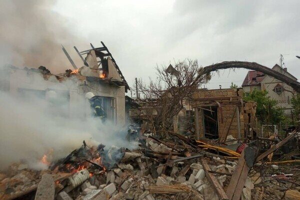 РФ нанесла ракетный удар по частному сектору Одессы: есть разрушения, среди пострадавших трехлетний ребенок (обновлено) РФ нанесла ракетный удар по частному сектору Одессы: есть разрушения, среди пострадавших трехлетний ребенок (обновлено)