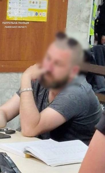 У Львові блогер посадив 9-річну доньку за кермо автомобіля: у поліції «оцінили» (фото, відео)