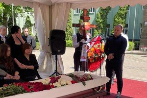 Погибли от российского удара: в Одессе простились с проректором МГУ Борисом Васильевым и собакой Кетти