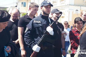 Простились со следователем полиции, который погиб из-за вражеских обстрелов Одессы