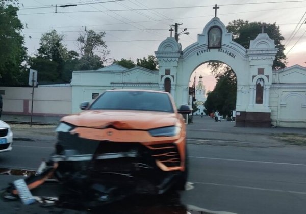 В Одессе произошло ДТП с участием кроссовера Lamborghini Urus стоимостью около 300 тысяч долларов