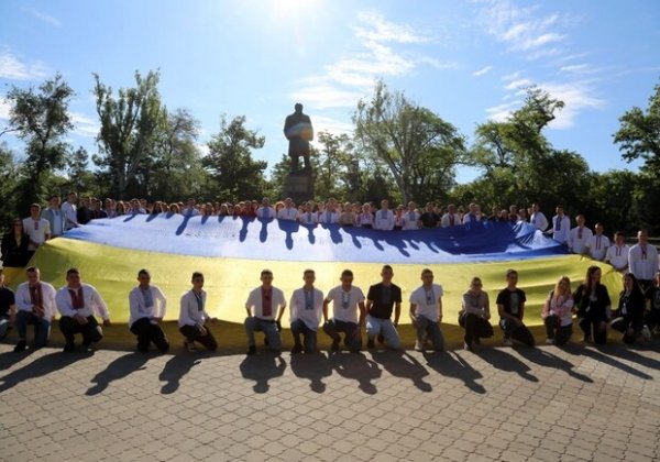 Переодетый Пушкин и огромный флаг в парке Шевченко: как в Одессе отмечают Днь вышиванки