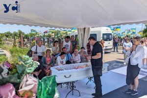В Одессе состоялось прощание с четырехлетней Златой, погибшей от российского удара