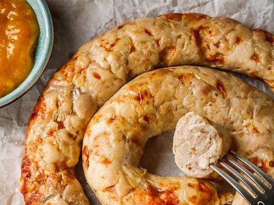 Домашня ковбаса з курячого фаршу за рецептом Євгена Клопотенка: дуже ніжна і неймовірно смачна