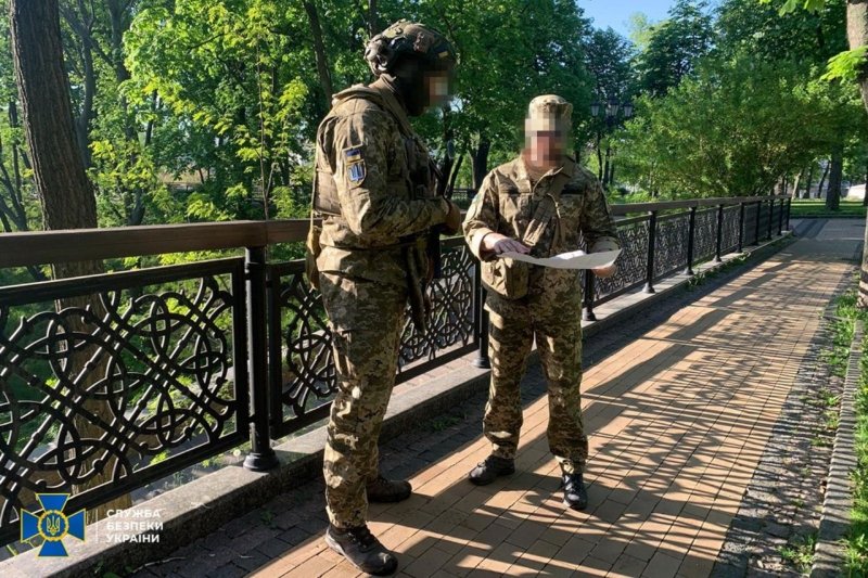 Можуть перевірити документи та оглянути автомобіль: у центрі Києва проводять контртерористичні заходи (фото)