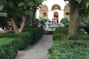 На месте легендарного ресторана "Александровский" в Одессе открыли "Татар Бунар": обзор заведения