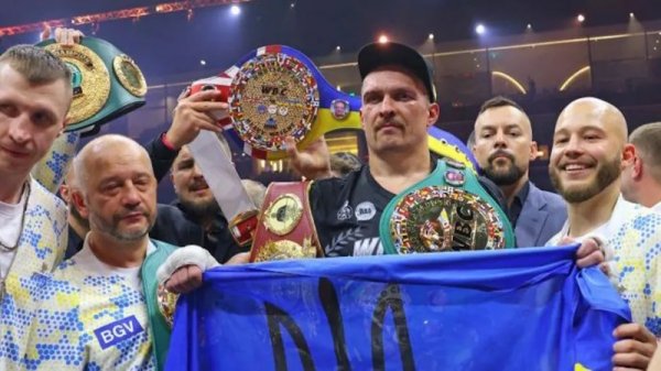 Александр Усик отказывается от пояса IBF: новый поворот в мире супертяжелого бокса