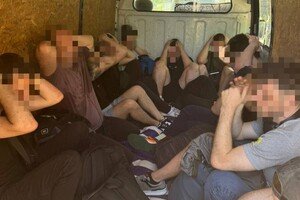 За 18,5 тысяч долларов: полицейский из Одесской области пытался переправить 47 уклонистов в ПМР