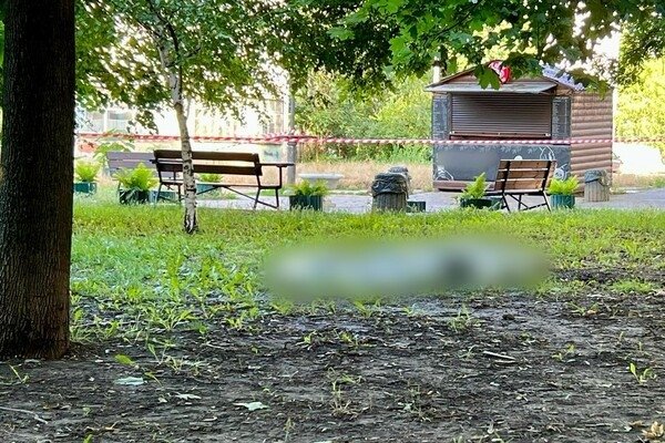 В Одессе в парке обнаружили тело мужчины рядом с обломками гранаты