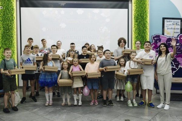 День Захисту Дітей: бізнесмен Рустам Джамбулатов привітав маленьких “Бахмутян”