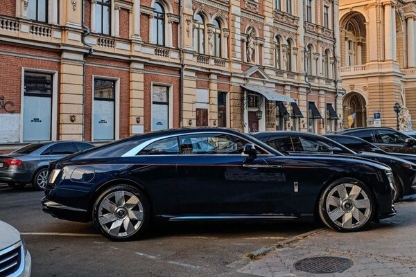 В Одессе заметили электромобиль Rolls-Royce Spectre
