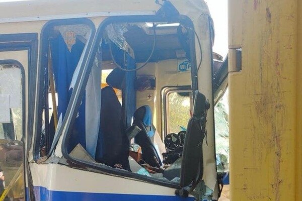 В Одессе маршрутка врезалась в грузовик: есть много пострадавших среди пассажиров