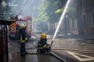 На Софиевской горит дом: спасают людей (обновляется)