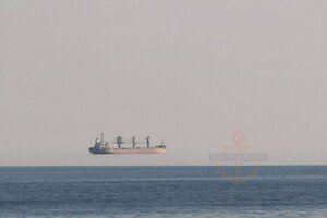 Фата-моргана: в Одессе заметили левитирующее над морем судно (фото)