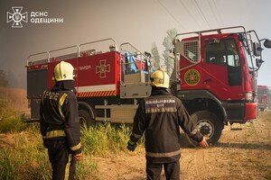 В Одессе вспыхнул масштабный пожар на полях орошения: возгорание гасили в течение нескольких часов