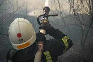 В Одессе вспыхнул масштабный пожар на полях орошения: возгорание гасили в течение нескольких часов