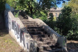 Военный спуск в Одессе без сфинксов: куда пропали скульптуры котов и как без них выглядит лестница