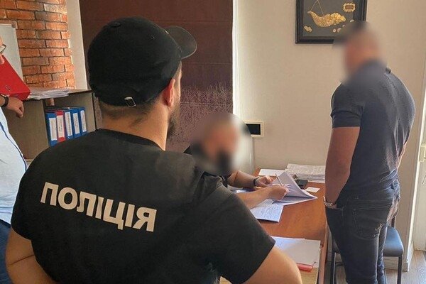 Чиновницу сельсовета в Одесской области подозревают в хищении средств с ремонта школьного укрытия