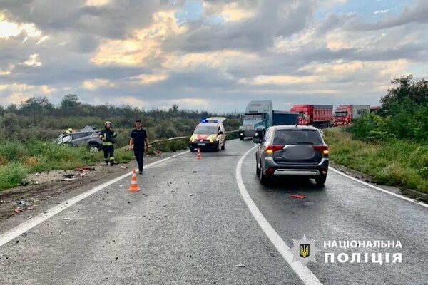 На трассе Одесса – Рени легковушка врезалась в фуру: погибла пожилая женщина