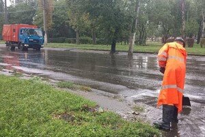 В Одессе из-за непогоды полностью затопило некоторые улицы, не курсируют несколько трамваев (обновлено)