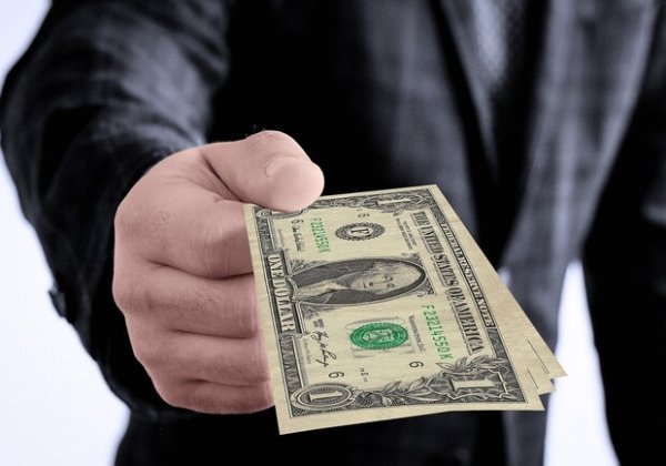 Курс валют в Украине 15 сентября 2024: сколько стоит доллар и евро