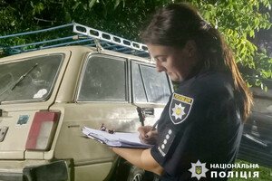 В Одесской области автомобиль врезался в дерево: травмировались три человека
