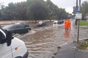 В Одессе из-за непогоды полностью затопило некоторые улицы, не курсируют несколько трамваев (обновлено)
