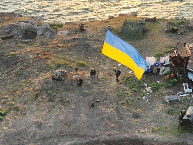 Пишаємось вами й вашими результатами: президент привітав українських розвідників з їхнім професійним святом