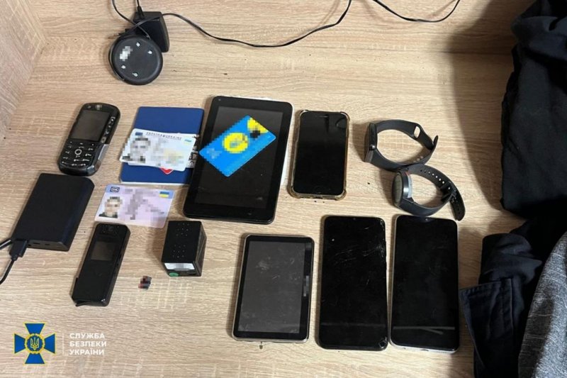 СБУ впіймала координатора підпалів авто військових у південних областях України (фото)