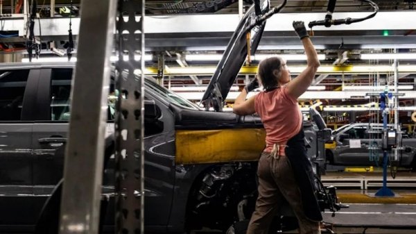 США запретят использование китайских технологий и российского ПО в автомобилях