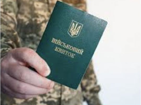 За певних умов: коли хлопці до 25 років можуть виїжджати за кордон