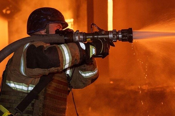 В Одессе произошел мощный пожар: горело складское здание