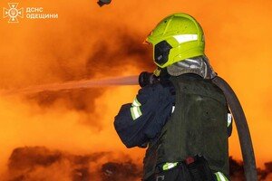 В Одессе произошел мощный пожар: горело складское здание