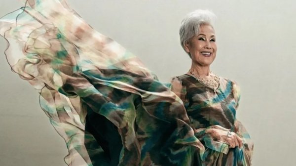 81-летняя модель бросает вызов стереотипам на конкурсе «Мисс Вселенная»